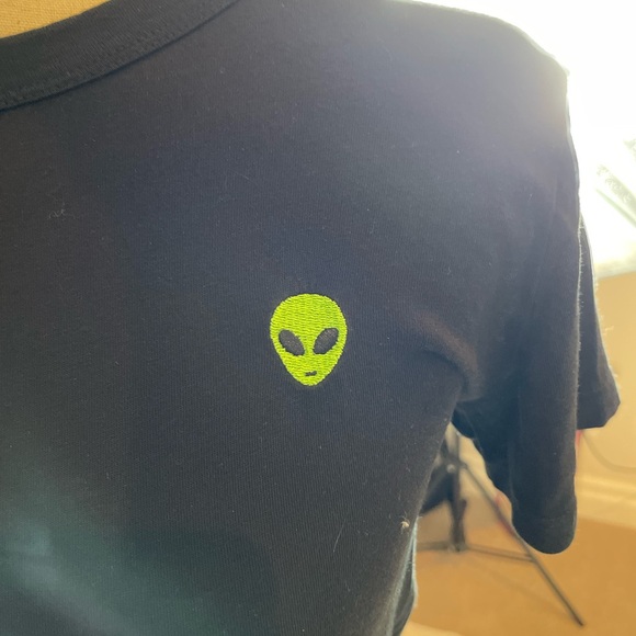 Simple Black T-Shirt with Cute alien - Picture 2 of 4